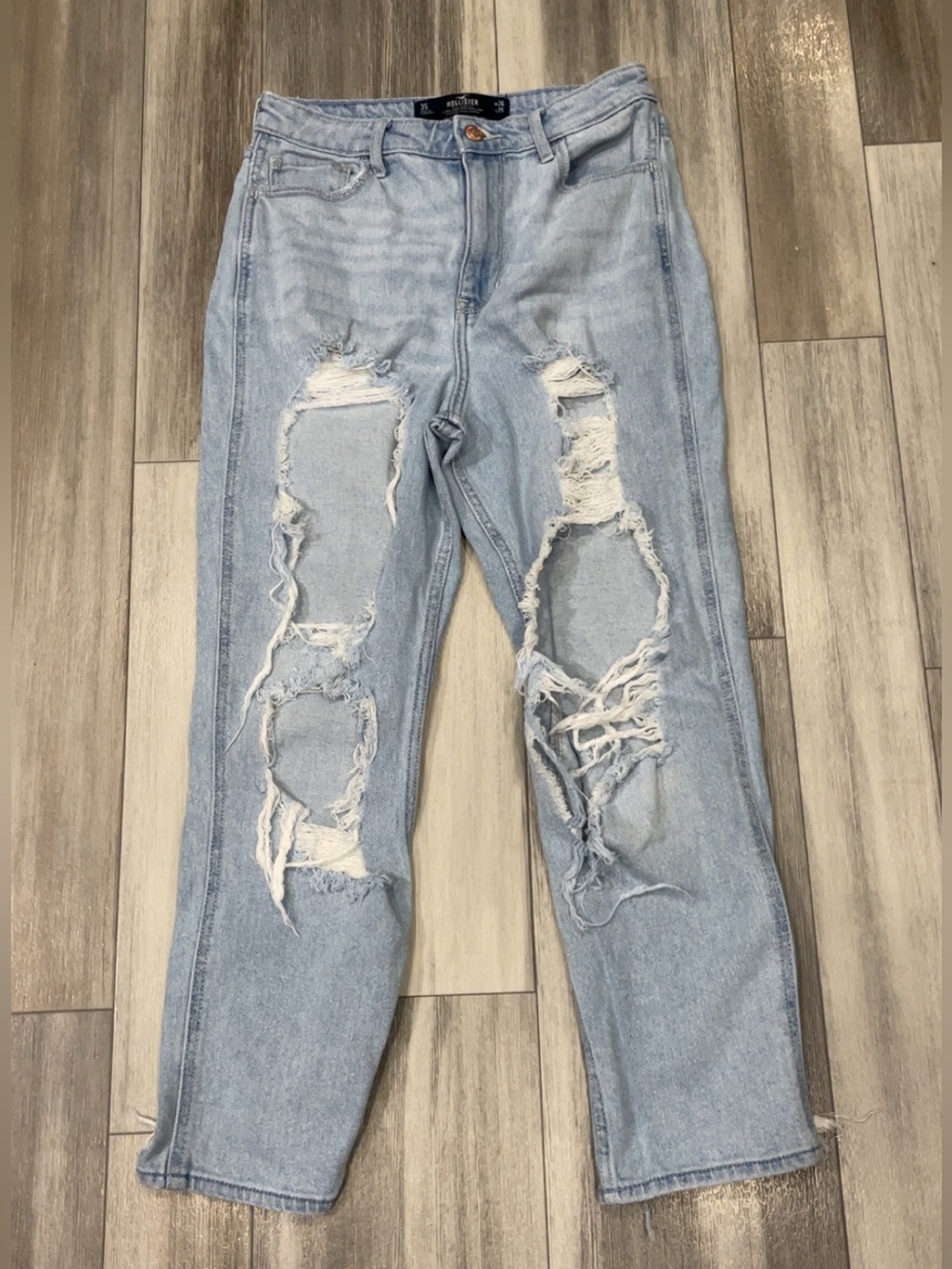 Hollister Vintage stretch Ultra High-Rise Mom Jeans Size 3S W26 Distressed